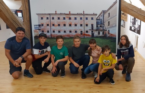 Žáci badatelského kroužku navštívili expozici Věznice Uherské Hradiště