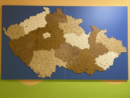 Nástěnná mapa České republiky na budově Hradební