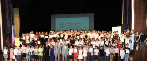 ZŠ UNESCO slavnostně předala jazykové certifikáty