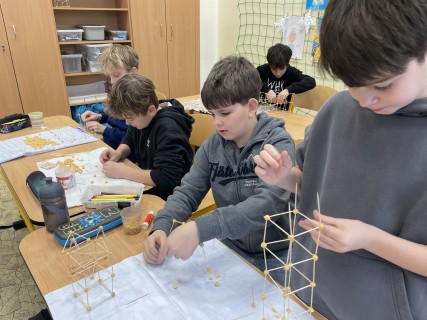 Konstrukční prostorové tvoření - 5. C