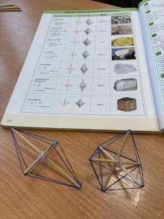 Modely krystalů v hodinách přírodopisu
