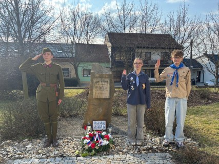 Uctění památky parašutisty Jana Hrubého žáky naší školy