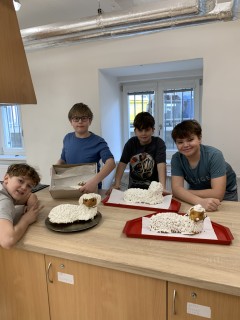 Malí kuchtíci pekli tradice: jidáše i velikonočního beránka