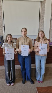 Úspěch žákyň Johany Hrabinové a Emy Plevákové v okresním kole Biologické olympiády